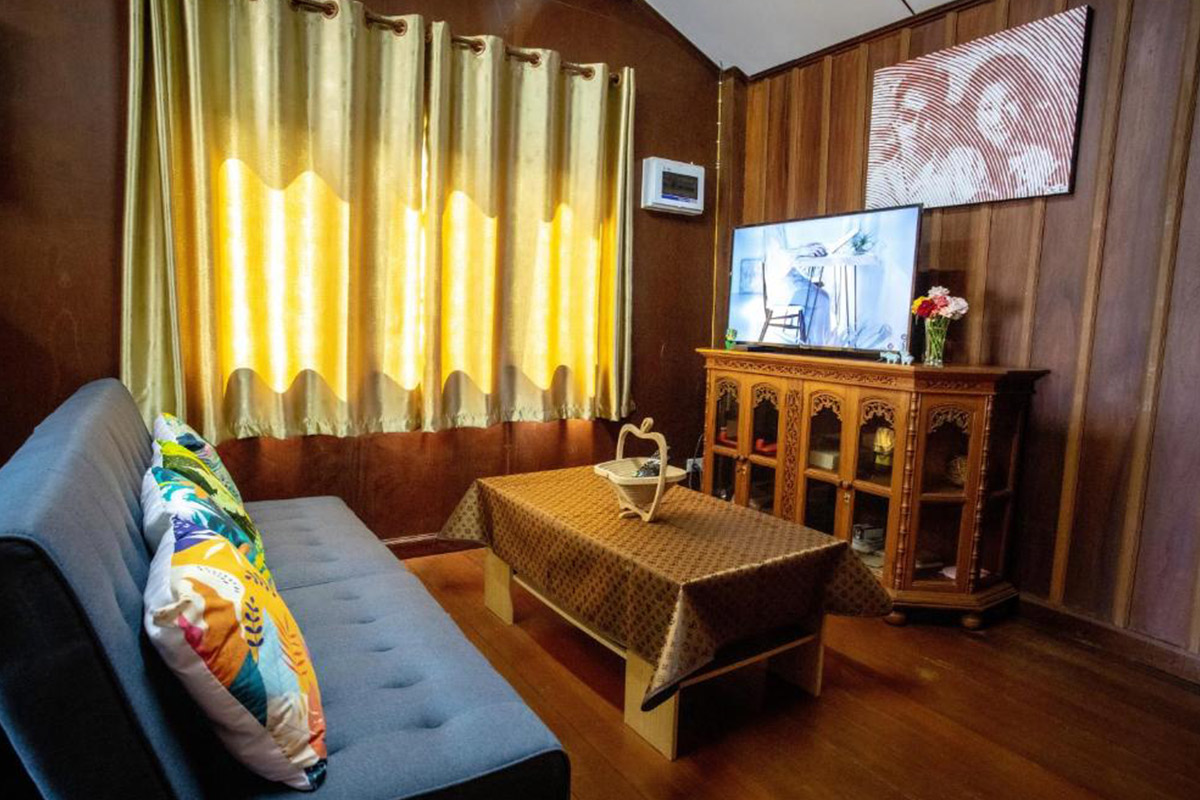 17_SeeSeaThaiwoodenhouseonbeachfront-1