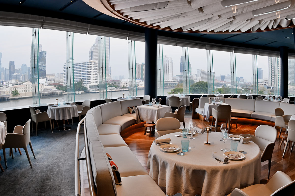 จองก่อนเต็ม! 10 ร้านริมน้ำดินเนอร์สุดโรแมนติกชมพลุปีใหม่ 2026