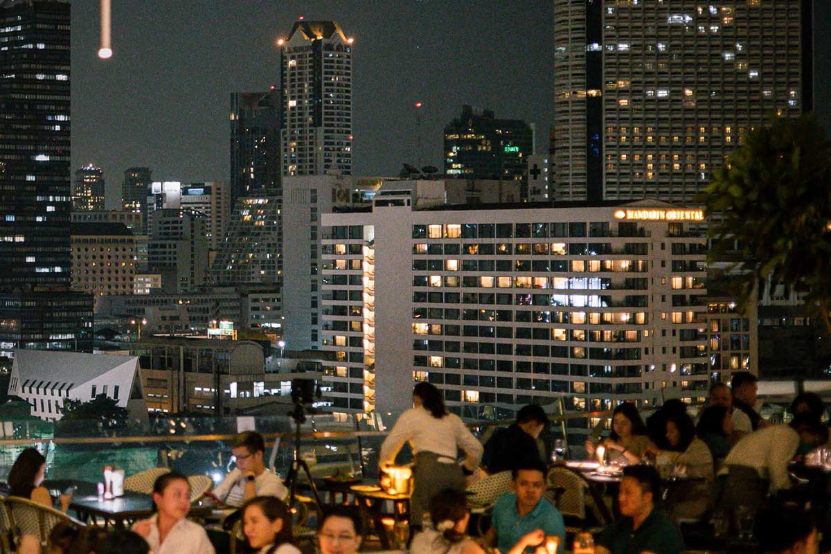 จองก่อนเต็ม! 10 ร้านริมน้ำดินเนอร์สุดโรแมนติกชมพลุปีใหม่ 2026