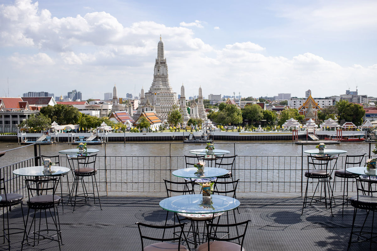 จองก่อนเต็ม! 10 ร้านริมน้ำดินเนอร์สุดโรแมนติกชมพลุปีใหม่ 2026