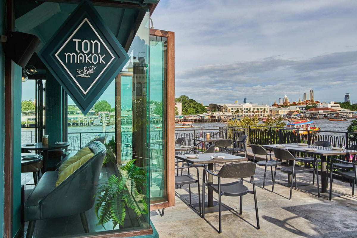 จองก่อนเต็ม! 10 ร้านริมน้ำดินเนอร์สุดโรแมนติกชมพลุปีใหม่ 2026