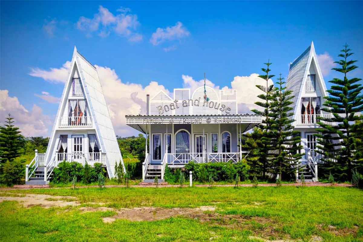 Boat_and_House_Resort_Khao_Kho