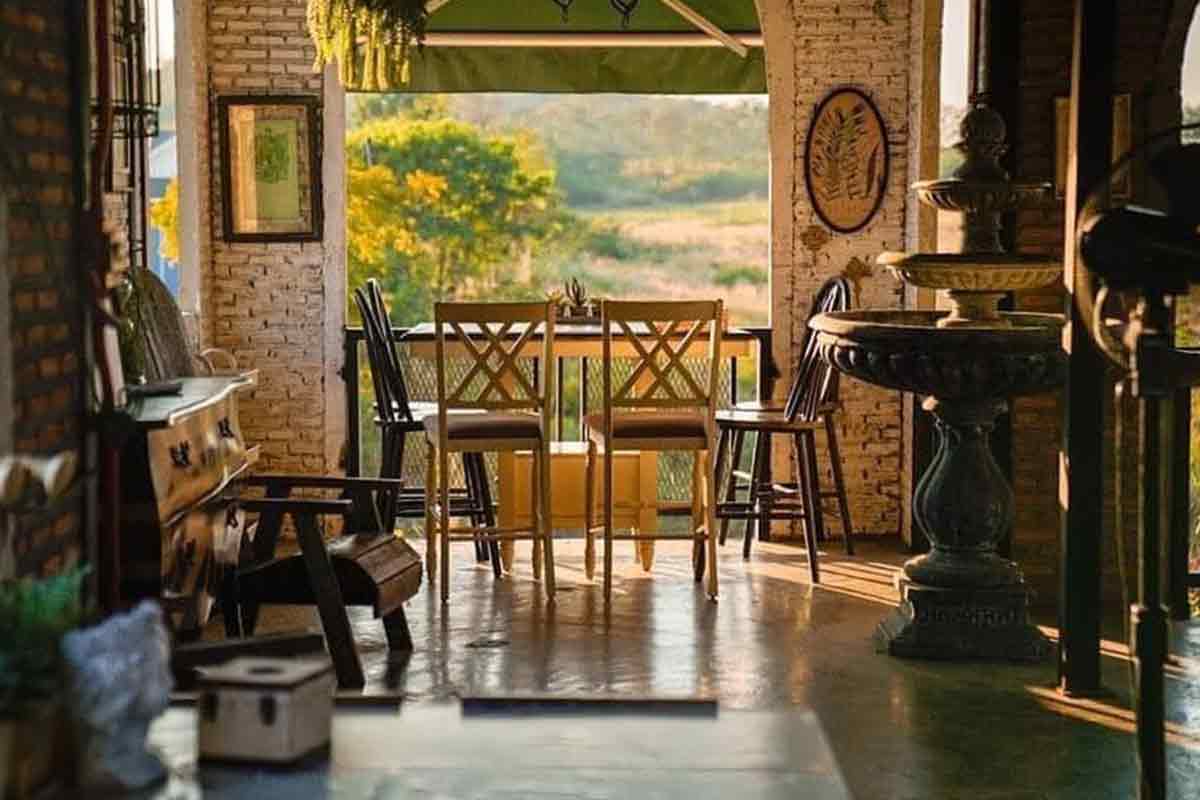 Cafe-Laura-Bar-Restaurant1