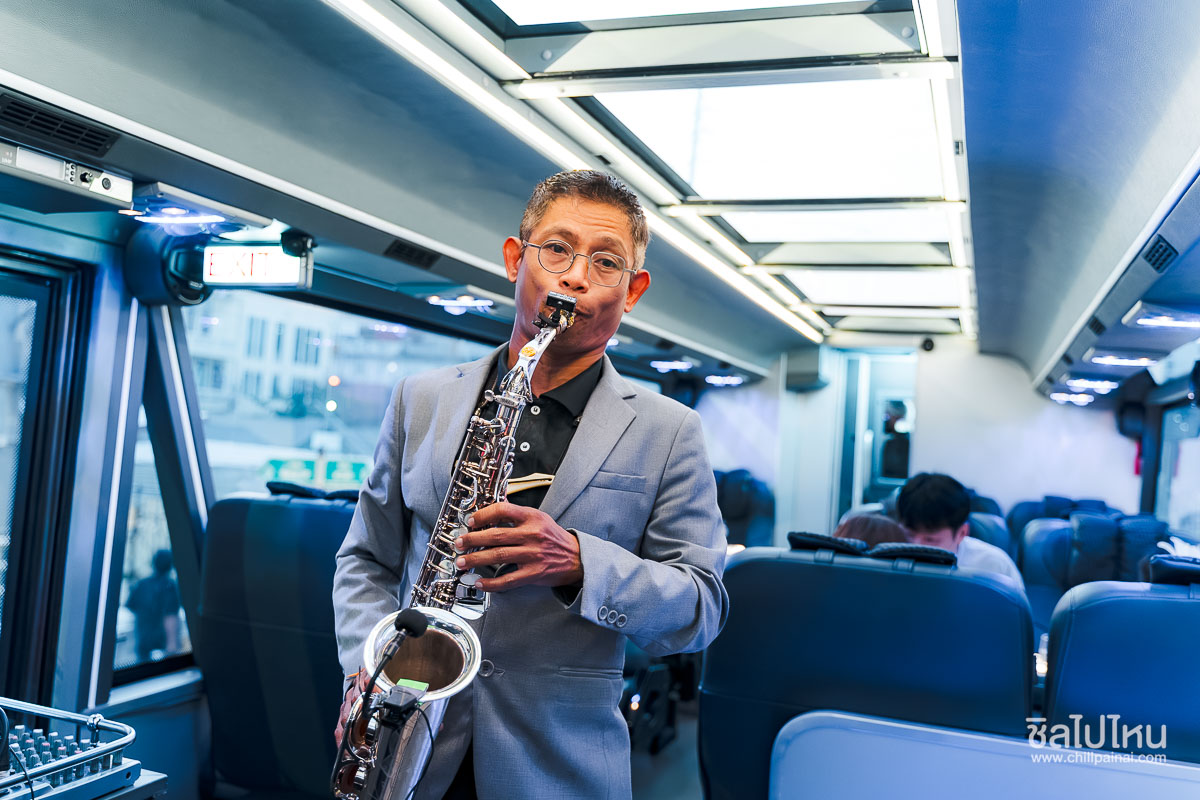 Bangkok_Restaurant_on_Bus_27