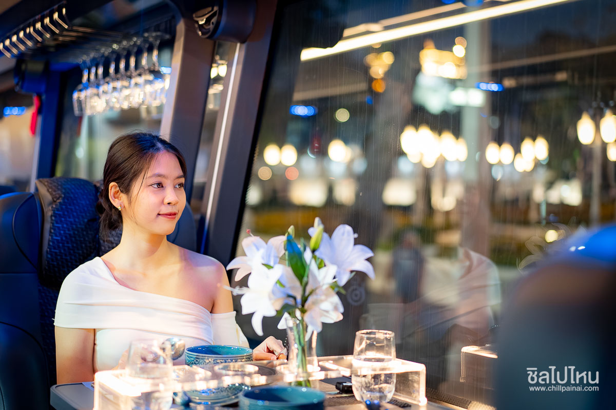 Bangkok_Restaurant_on_Bus_31