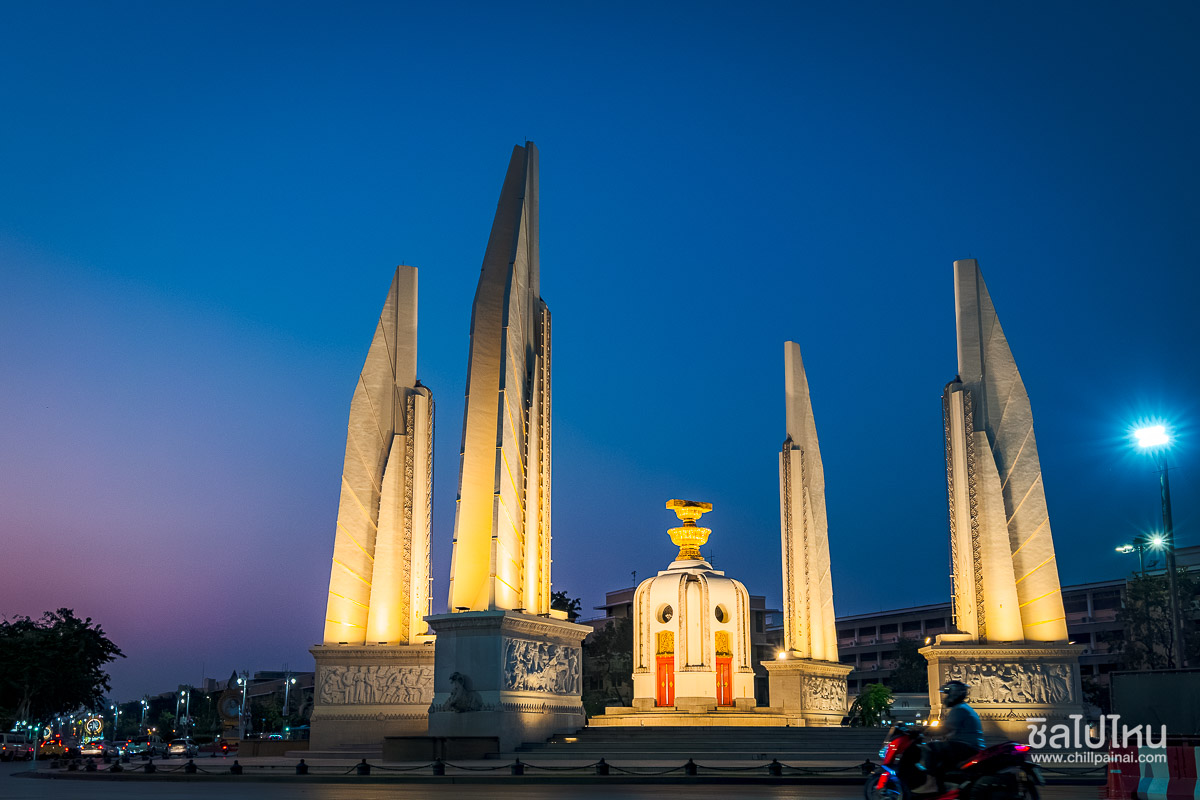Bangkok_Restaurant_on_Bus_51