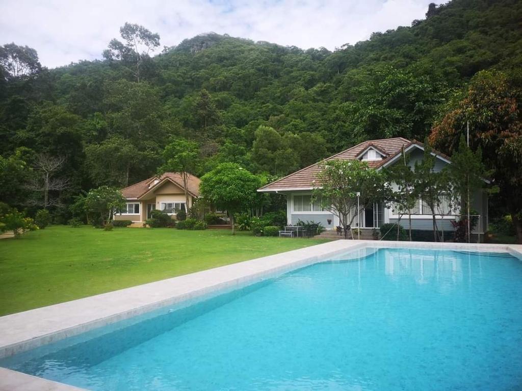 20 ที่พักเขาใหญ่ นครราชสีมา ต้อนรับสัตว์เลี้ยง หมา แมวพักได้ อัปเดตใหม่ 2569