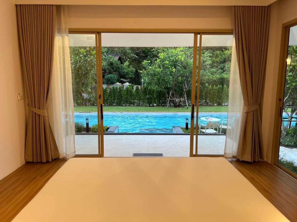 20 ที่พักเขาใหญ่ นครราชสีมา ต้อนรับสัตว์เลี้ยง หมา แมวพักได้ อัปเดตใหม่ 2569