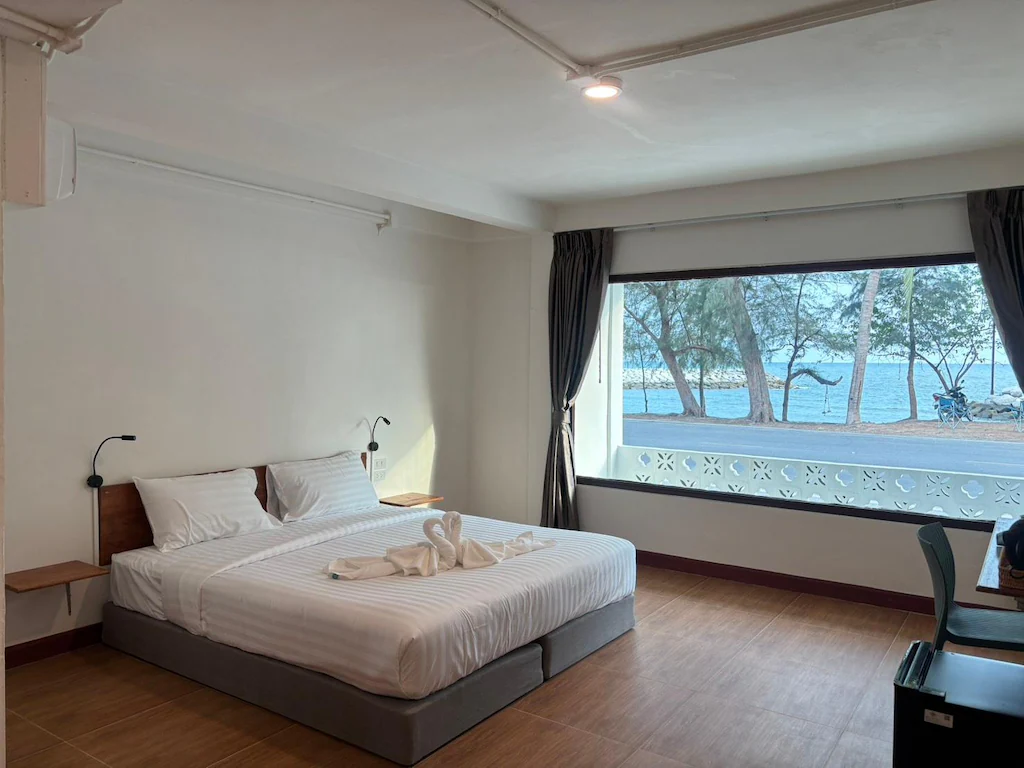 20 ที่พักใกล้หาดแหลมเจริญ ระยอง ที่จัดคอนเสิร์ต Rock on the Beach เดินทางไปดูคอนเสิร์ตสะดวก