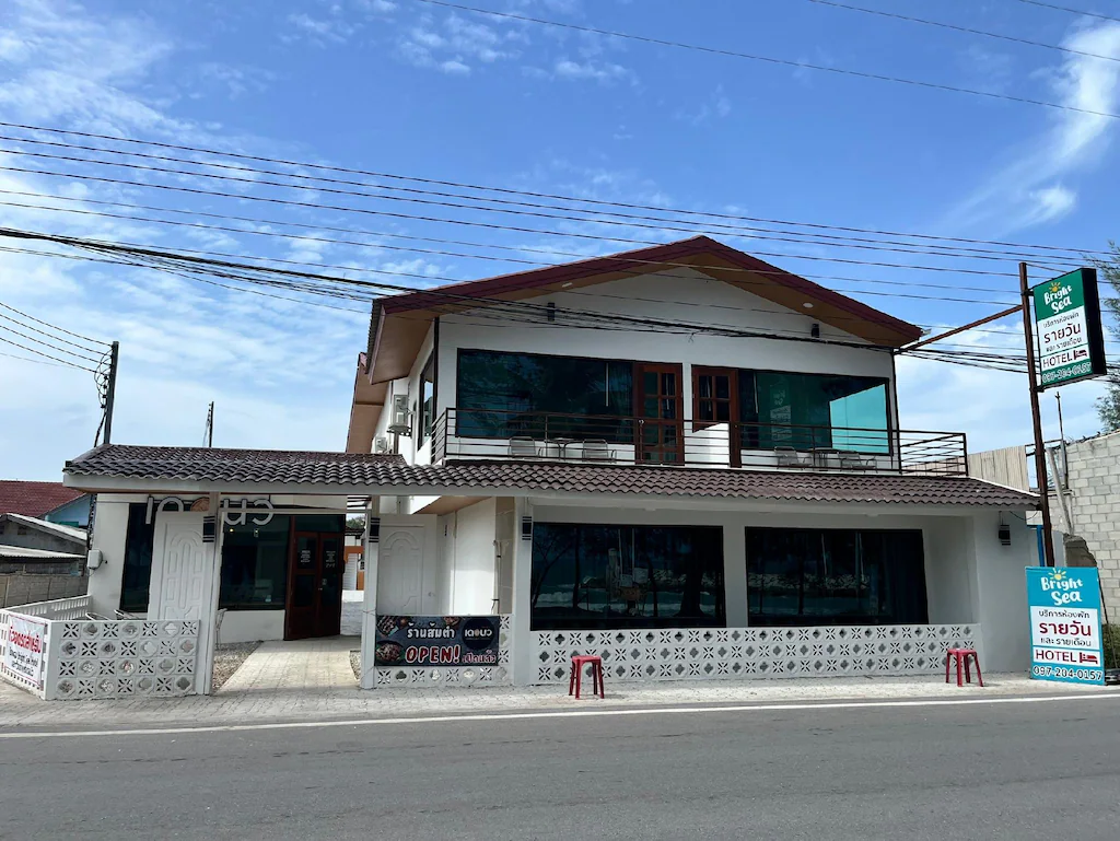 20 ที่พักใกล้หาดแหลมเจริญ ระยอง ที่จัดคอนเสิร์ต Rock on the Beach เดินทางไปดูคอนเสิร์ตสะดวก