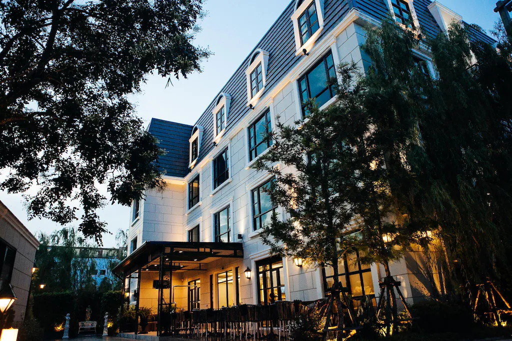 20 ที่พักใกล้หาดแหลมเจริญ ระยอง ที่จัดคอนเสิร์ต Rock on the Beach เดินทางไปดูคอนเสิร์ตสะดวก