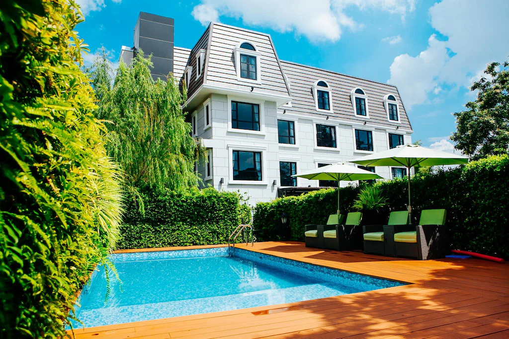 20 ที่พักใกล้หาดแหลมเจริญ ระยอง ที่จัดคอนเสิร์ต Rock on the Beach เดินทางไปดูคอนเสิร์ตสะดวก