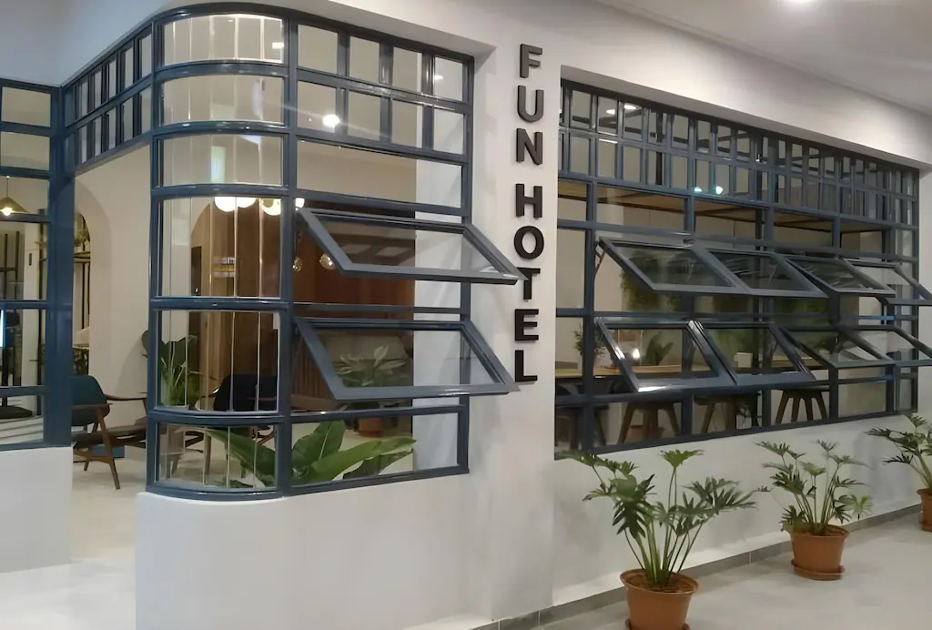 20 ที่พักใกล้หาดแหลมเจริญ ระยอง ที่จัดคอนเสิร์ต Rock on the Beach เดินทางไปดูคอนเสิร์ตสะดวก