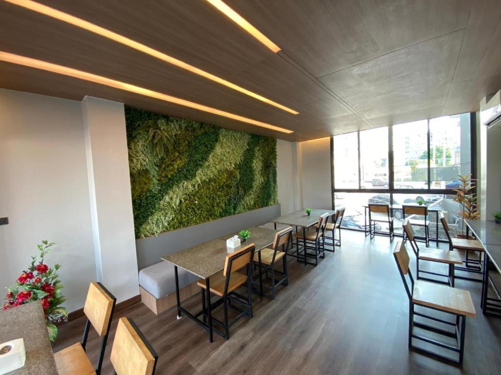 20 ที่พักใกล้หาดแหลมเจริญ ระยอง ที่จัดคอนเสิร์ต Rock on the Beach เดินทางไปดูคอนเสิร์ตสะดวก