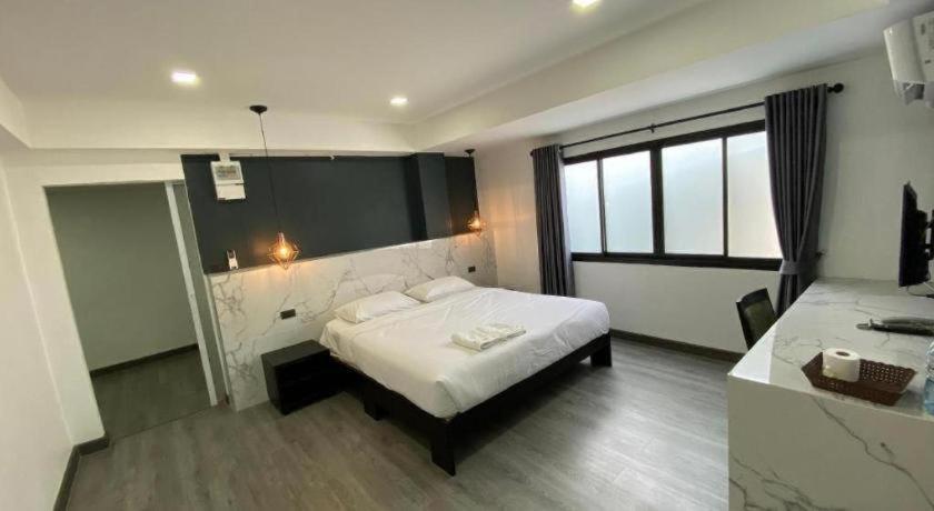 20 ที่พักใกล้หาดแหลมเจริญ ระยอง ที่จัดคอนเสิร์ต Rock on the Beach เดินทางไปดูคอนเสิร์ตสะดวก