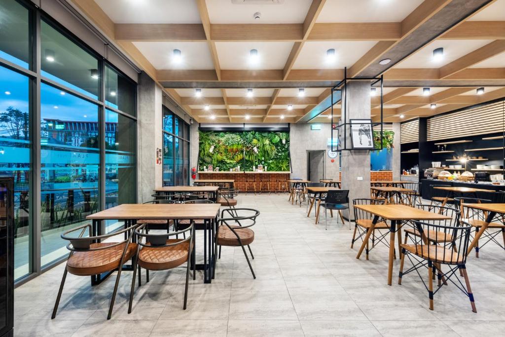 20 ที่พักใกล้หาดแหลมเจริญ ระยอง ที่จัดคอนเสิร์ต Rock on the Beach เดินทางไปดูคอนเสิร์ตสะดวก