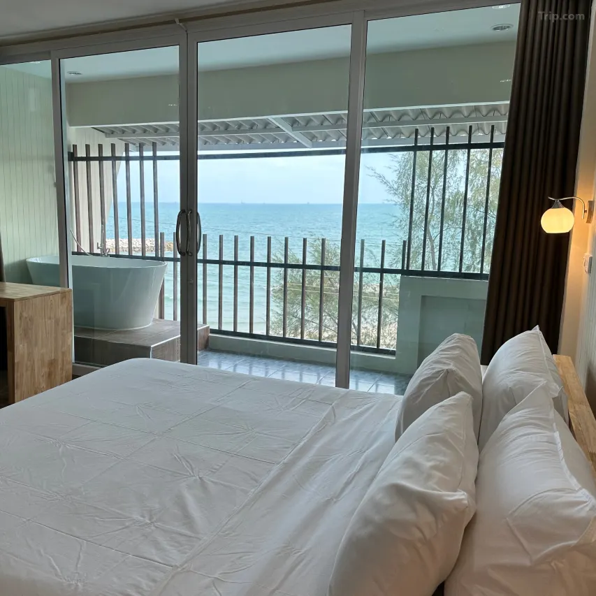 20 ที่พักใกล้หาดแหลมเจริญ ระยอง ที่จัดคอนเสิร์ต Rock on the Beach เดินทางไปดูคอนเสิร์ตสะดวก