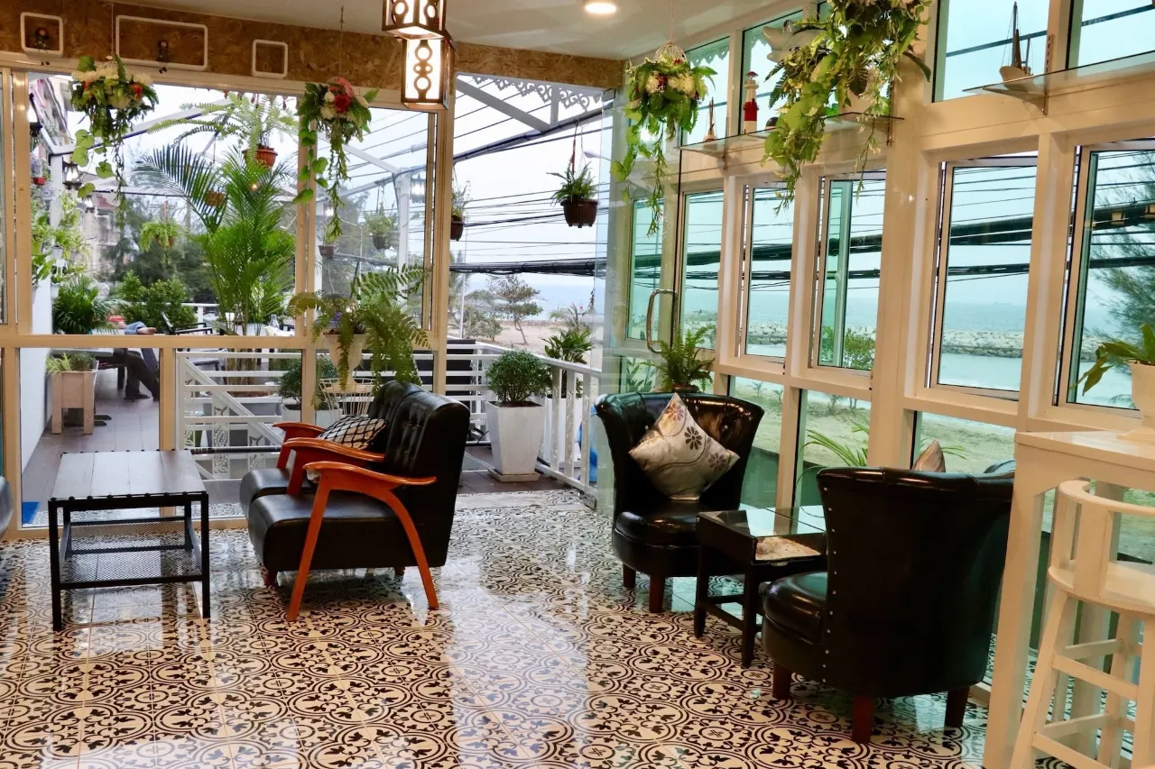 20 ที่พักใกล้หาดแหลมเจริญ ระยอง ที่จัดคอนเสิร์ต Rock on the Beach เดินทางไปดูคอนเสิร์ตสะดวก