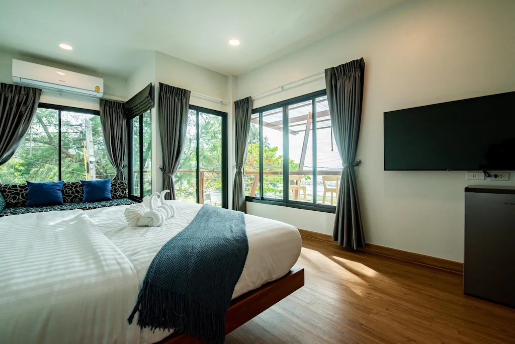 20 ที่พักใกล้หาดแหลมเจริญ ระยอง ที่จัดคอนเสิร์ต Rock on the Beach เดินทางไปดูคอนเสิร์ตสะดวก