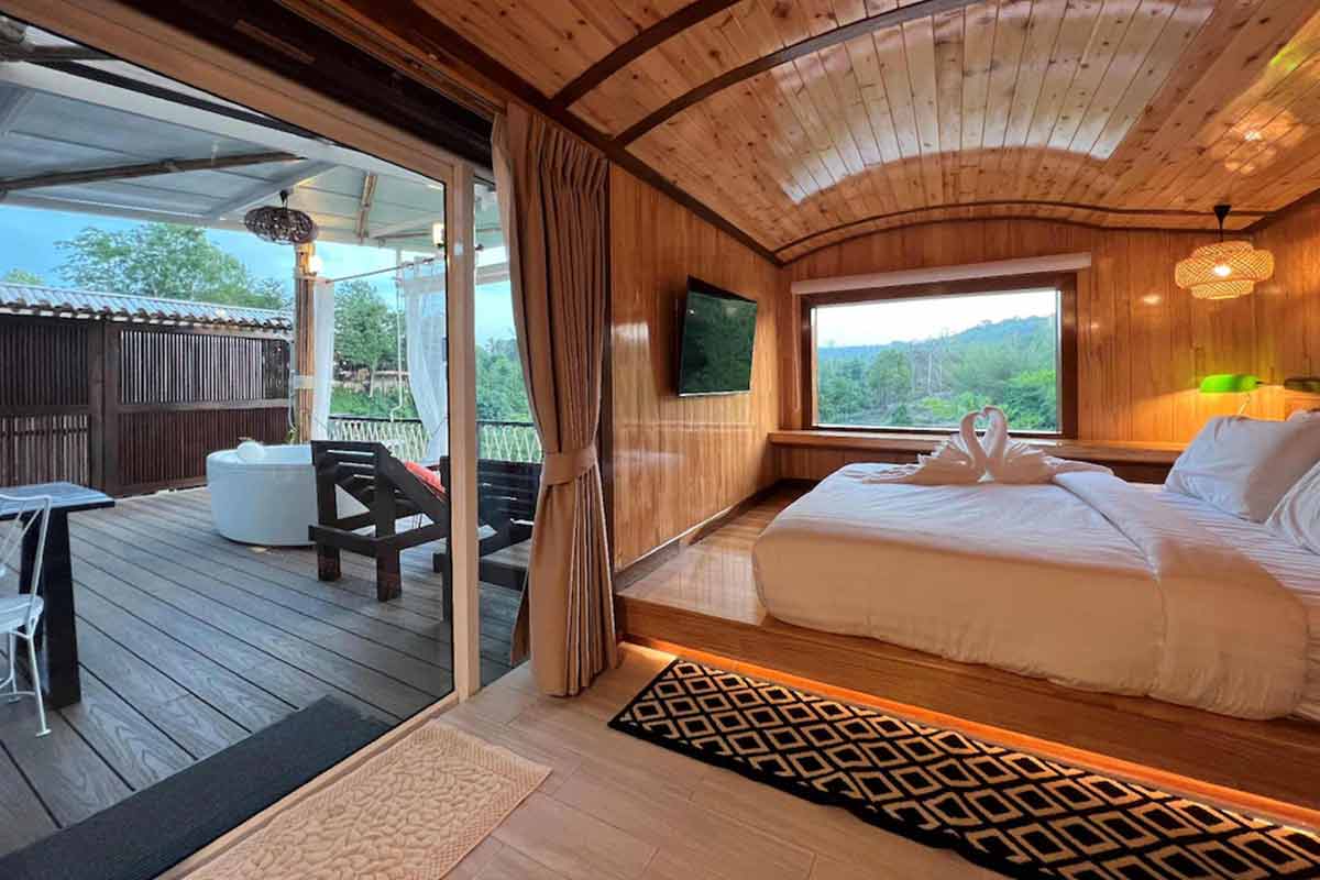 U_HAUS_Train_Cabin_Resort