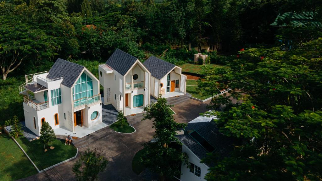 20 บ้านเป็นหลังเขาใหญ่ ปากช่อง ใกล้งานคอนเสิร์ตนั่งเล่น ทองสมบูรณ์คลับ พักยกแก๊ง เดินทางสะดวก อัปเดตใหม่ 2569