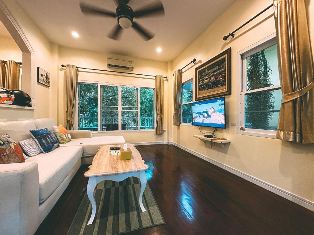 20 บ้านเป็นหลังเขาใหญ่ ปากช่อง ใกล้งานคอนเสิร์ตนั่งเล่น ทองสมบูรณ์คลับ พักยกแก๊ง เดินทางสะดวก อัปเดตใหม่ 2569