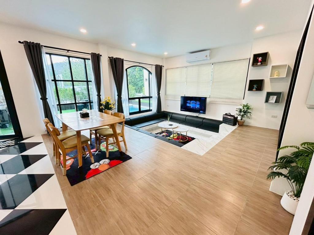 20 บ้านเป็นหลังเขาใหญ่ ปากช่อง ใกล้งานคอนเสิร์ตนั่งเล่น ทองสมบูรณ์คลับ พักยกแก๊ง เดินทางสะดวก อัปเดตใหม่ 2569