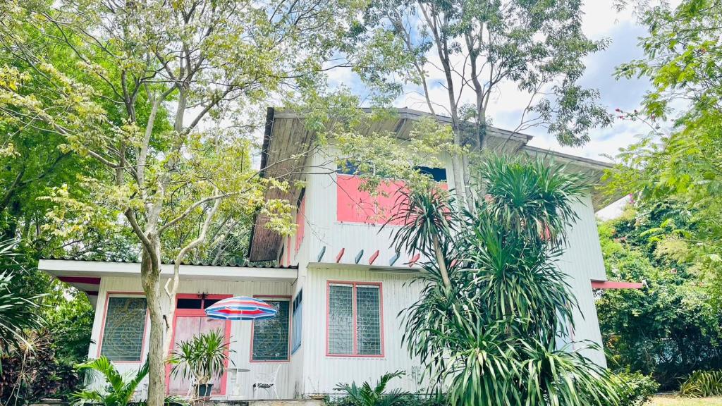 20 บ้านเป็นหลังเขาใหญ่ ปากช่อง ใกล้งานคอนเสิร์ตนั่งเล่น ทองสมบูรณ์คลับ พักยกแก๊ง เดินทางสะดวก อัปเดตใหม่ 2569