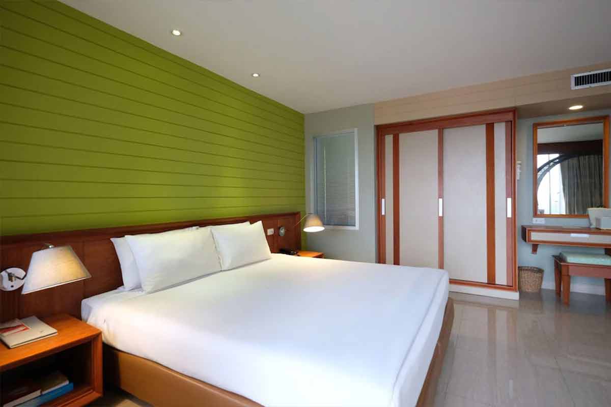 Long_Beach_Cha_Am_Hotel1