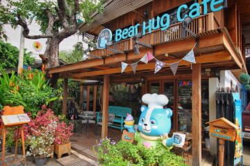 รีวิว Bear Hug Cafe เชียงใหม่: น่ารักดี หมีเต็มร้าน
