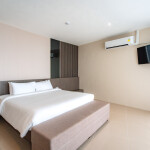 Atlantis Manor (แอตแลนติส แมนเนอะ) ห้อง Superior Sea view (A) 2 ท่าน , บางแสน