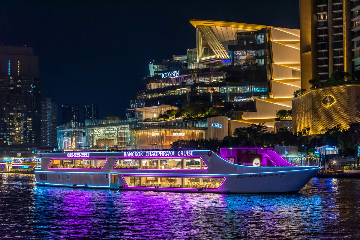 Bangkok Chaophraya Cruise : บุฟเฟ่ต์ดินเนอร์บนเรือหรูล่องแม่น้ำเจ้าพระยา