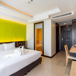 Bay Beach Resort Jomtien (เบย์ บีช รีสอร์ท จอมเทียน) ห้อง Deluxe Room 2 ท่าน พัทยา