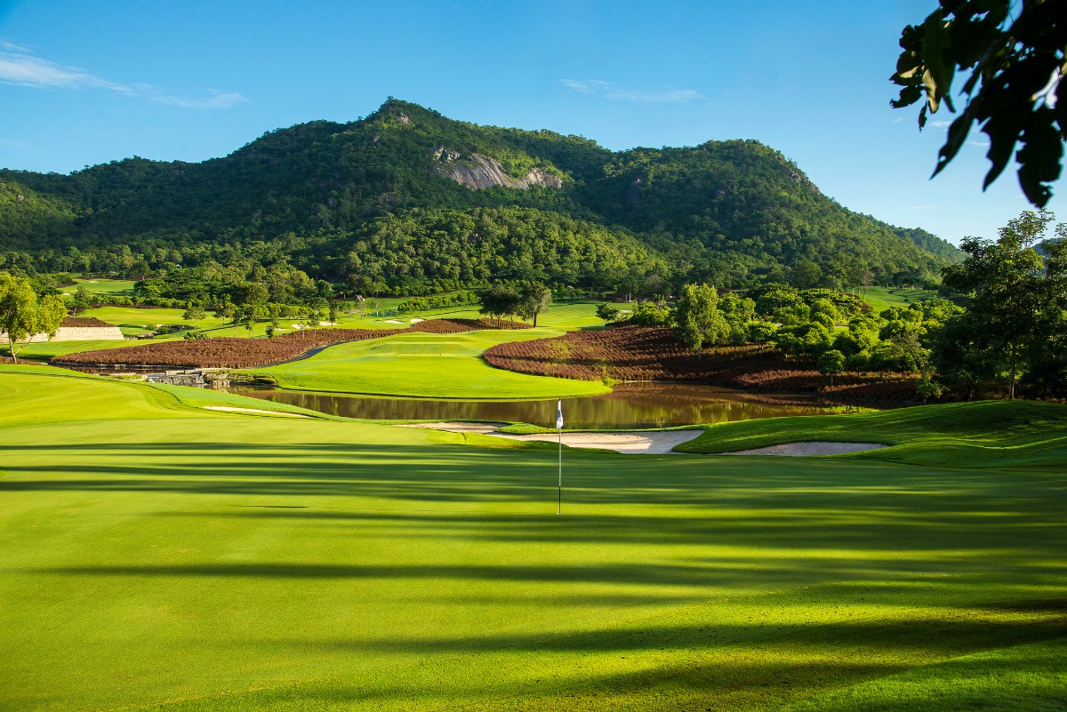 สนามกอล์ฟ แบล็คเมาน์เทน กอล์ฟ คลับ (Black Mountain Golf Club) หัวหิน