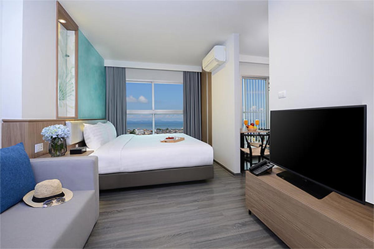 Centre Point Prime Hotel Pattaya (เซ็นเตอร์พอยต์ ไพรม์ โฮเต็ล พัทยา) ห้อง Deluxe with ABF 2 ท่าน พัทยา