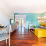 Radisson Resort and Suites Phuket (เรดิสัน รีสอร์ท แอนด์ สวีท ภูเก็ต) ห้อง One Bed Room Suite Terrace 2 ท่าน ภูเก็ต