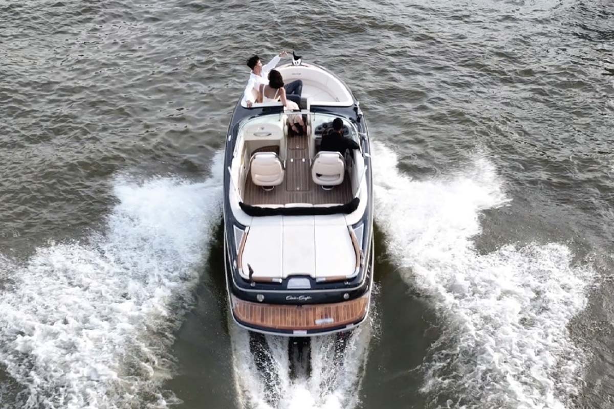 เรือยอร์ชส่วนตัวล่องแม่น้ำเจ้าพระยา : Chris-craft carina 21 (Phill) : กรุงเทพ