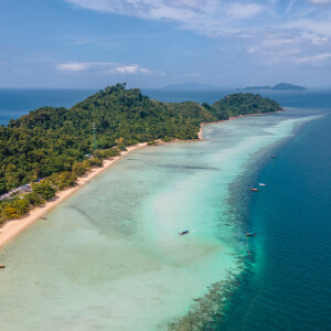 แพ็คเกจตรัง 2 วัน 1 คืน พักที่ เกาะกระดาน บีช รีสอร์ท + ทัวร์ถ้ำมรกต  เกาะกระดาน เกาะแหวน เกาะเชือก + อาหาร 4 มื้อ สำหรับ 2 ท่าน