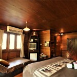 Kaengkrachan Boathouse Paradise Resort (แก่งกระจาน โบ๊ทเฮ้าส์ พาราไดซ์ รีสอร์ท) ห้อง Deluxe Lake View 2 ท่าน แก่งกระจาน