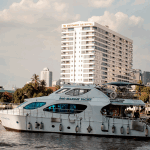 เช่าเรือยอร์ช เหมาลำส่วนตัว รับประทานอาหาร ล่องแม่น้ำเจ้าพระยา 2 ชม : Dao Marine Bangkok (10-40 ท่าน)