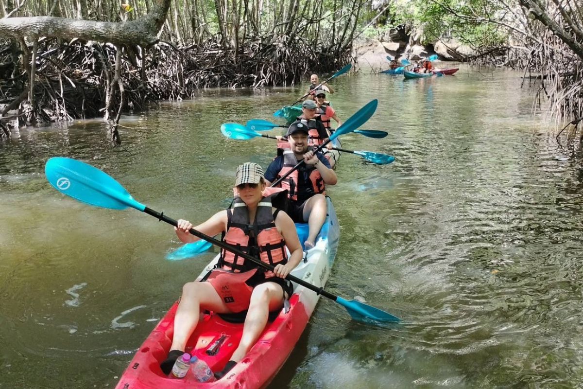 แพ็คเกจทัวร์พายเรือคายัดอ่าวท่าเลน ที่ Krabi Fasai Tour ดื่มด่ำไปท่ามกลางบรรยากาศที่น่าค้นหาสำหรับ 1 ท่าน ,กระบี่