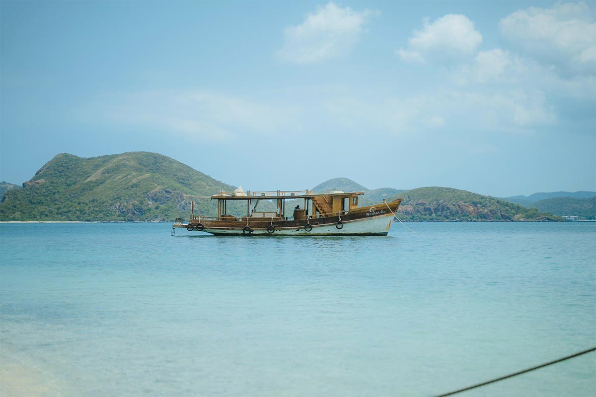 แพ็กเกจทริปล่องเรือไม้ โลมา (Roma) เที่ยวเกาะยอ Private กรุ๊ป (Pet Friendly) , สัตหีบ