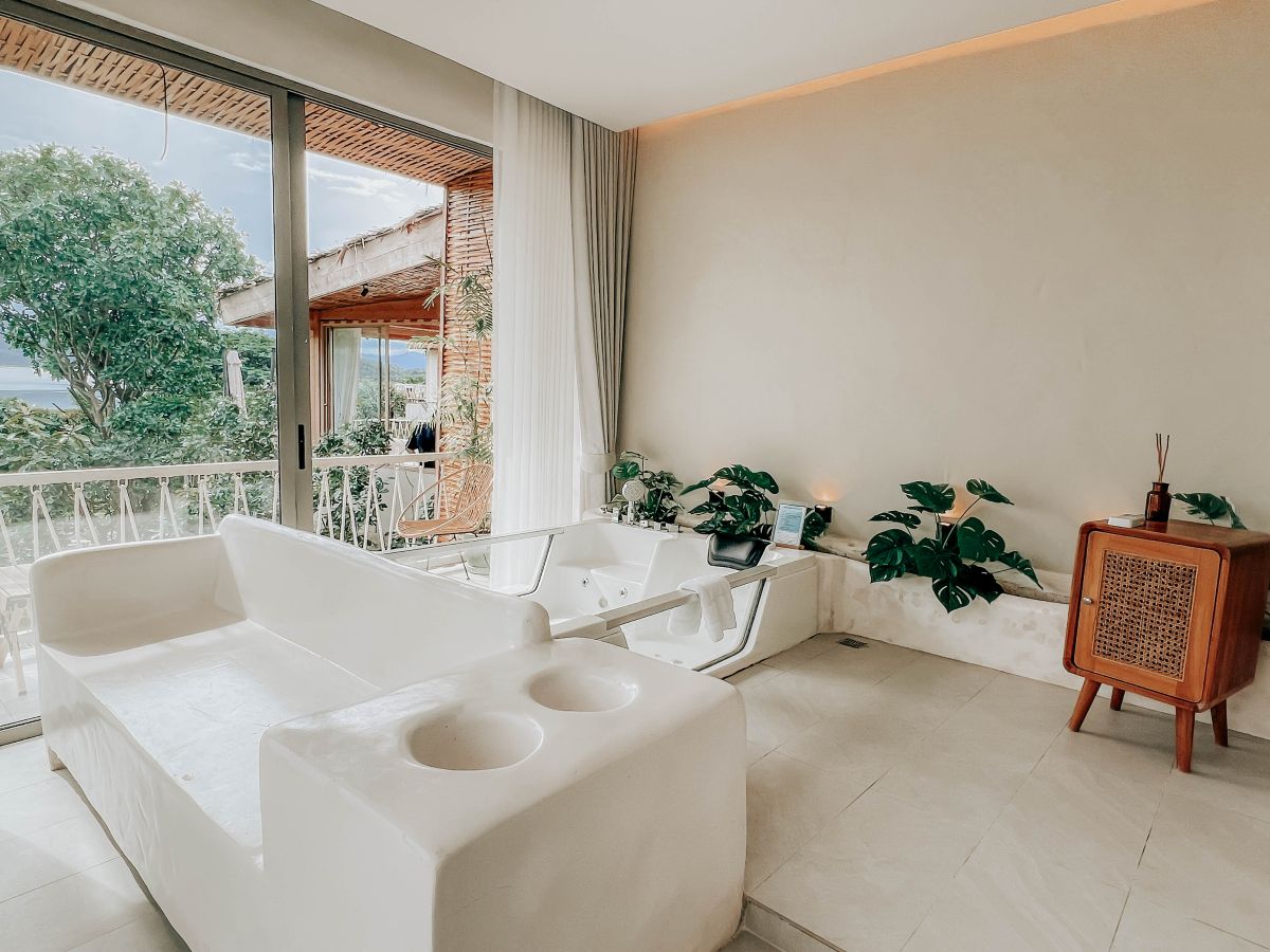 102 Lake view Suite