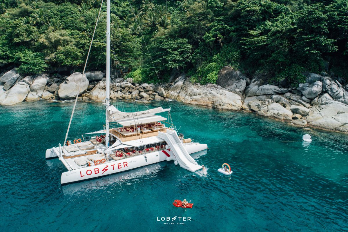 แพ็คเกจทัวร์ตั๋วเดี่ยวที่นั่งร่วมกับ Lobster Yacht Phuket ชมพระอาทิตย์ตกที่เกาะโลน พร้อมปาร์ตี,ภูเก็ต