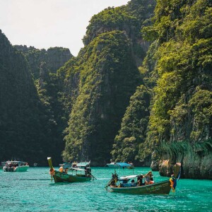 One Day Trip ทัวร์ Lazy Phi Phi  เกาะพีพี อ่าวมาหยา อ่าวปิเละ เกาะไผ่ โดยเรือคาตามารัน+อาหารกลางวัน+รถรับ-ส่ง, ภูเก็ต