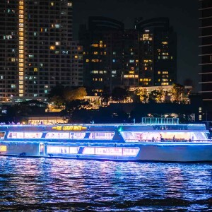 ลอยกระทง : The Luxury White : บุฟเฟ่ต์ดินเนอร์บนเรือหรูล่องแม่น้ำเจ้าพระยา