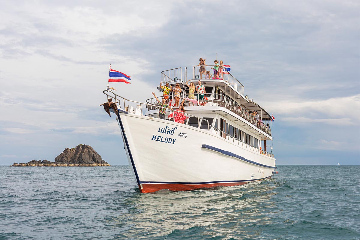 บุฟเฟ่ต์ดินเนอร์บนเรือหรู Melody Sunset Cruises ชมพระอาทิตย์ตก สำหรับ 1 ท่าน, ภูเก็ต