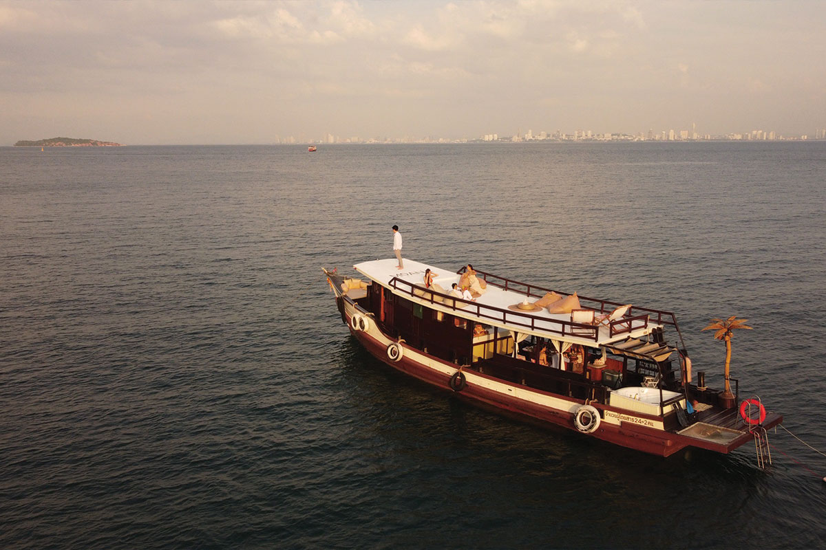 ทริปล่องเรือไม้ Moana (โมอาน่า) แบบส่วนตัว รอบ ALL DAY พร้อมเซ็ตอาหาร เครื่องดื่ม , พัทยา