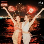 乘坐时尚游艇畅游芭堤雅，欣赏芭堤雅国际烟花节 2026 的璀璨烟花表演。