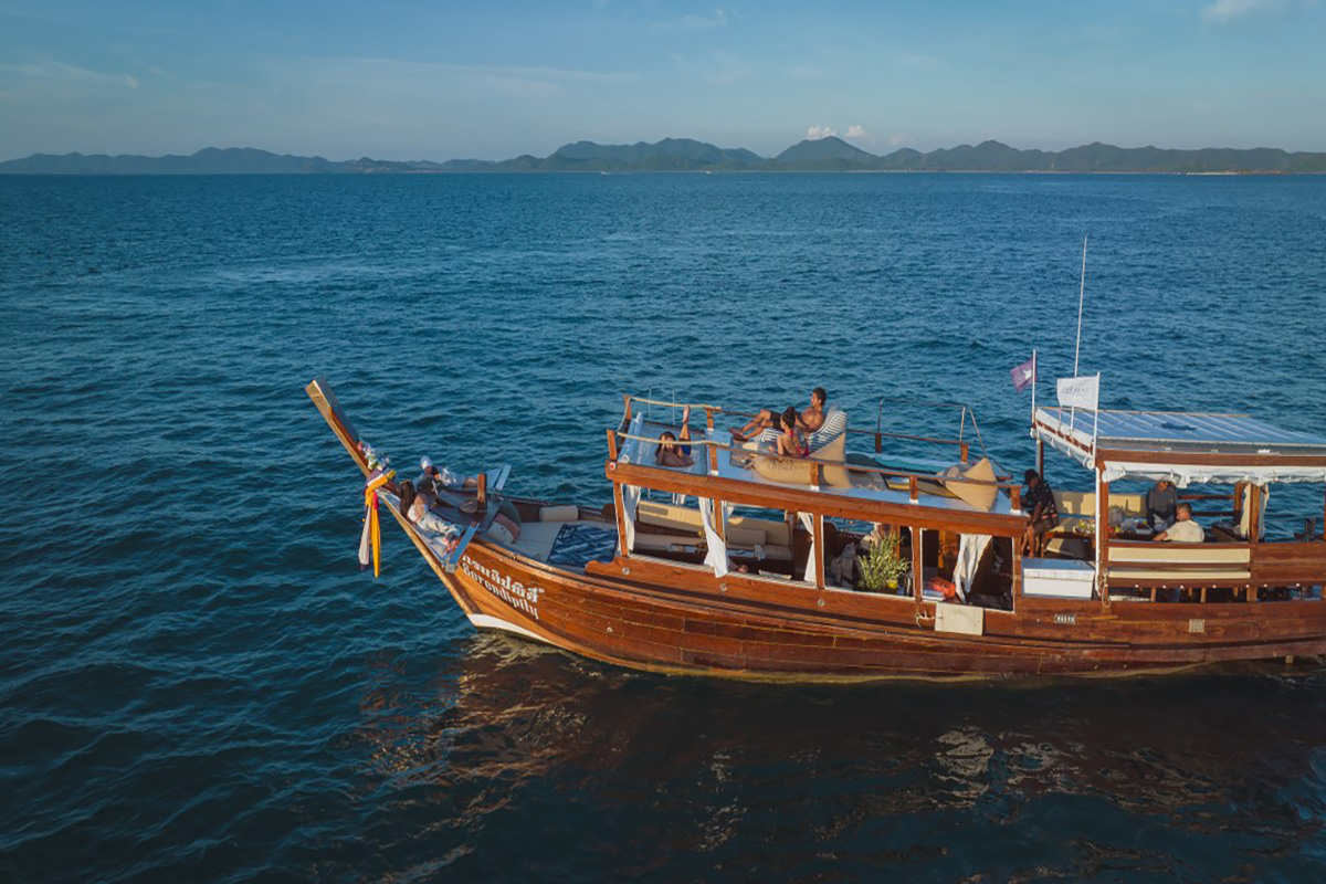 One Day Trip (Join) ทัวร์ 7 เกาะชมพระอาทิตย์ตก เรือหางยาว + อาหารริมหาด + รถรับ-ส่ง , กระบี่